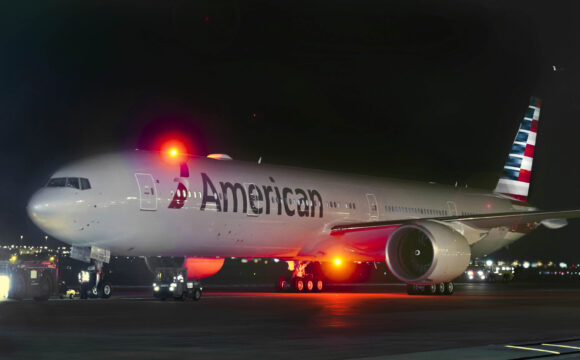 American Airlines 777-300 taxing to runway